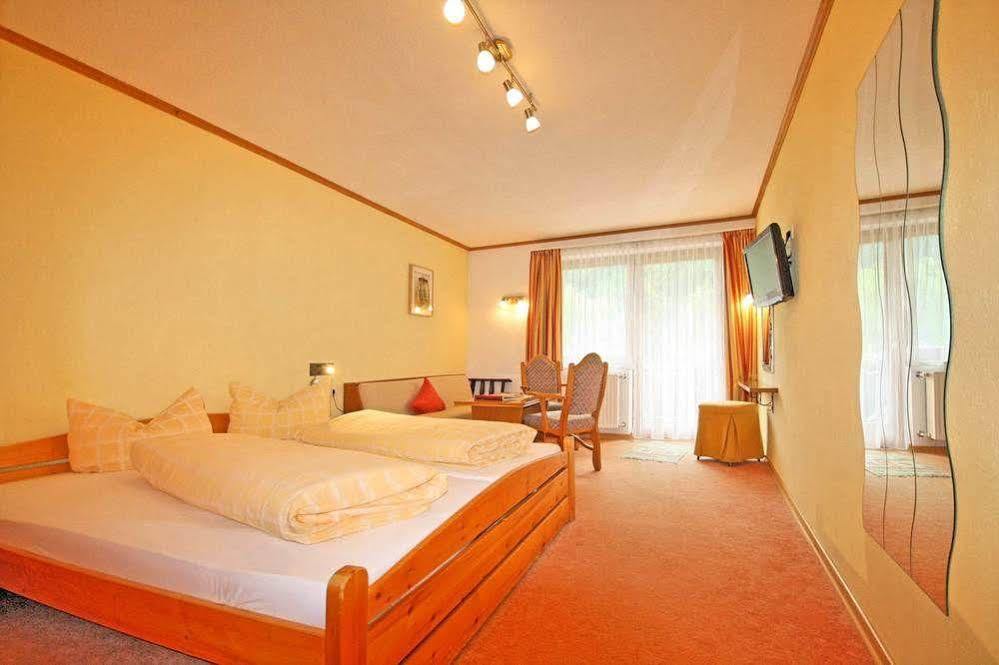 Hotel Kajetansbruecke Pfunds Esterno foto
